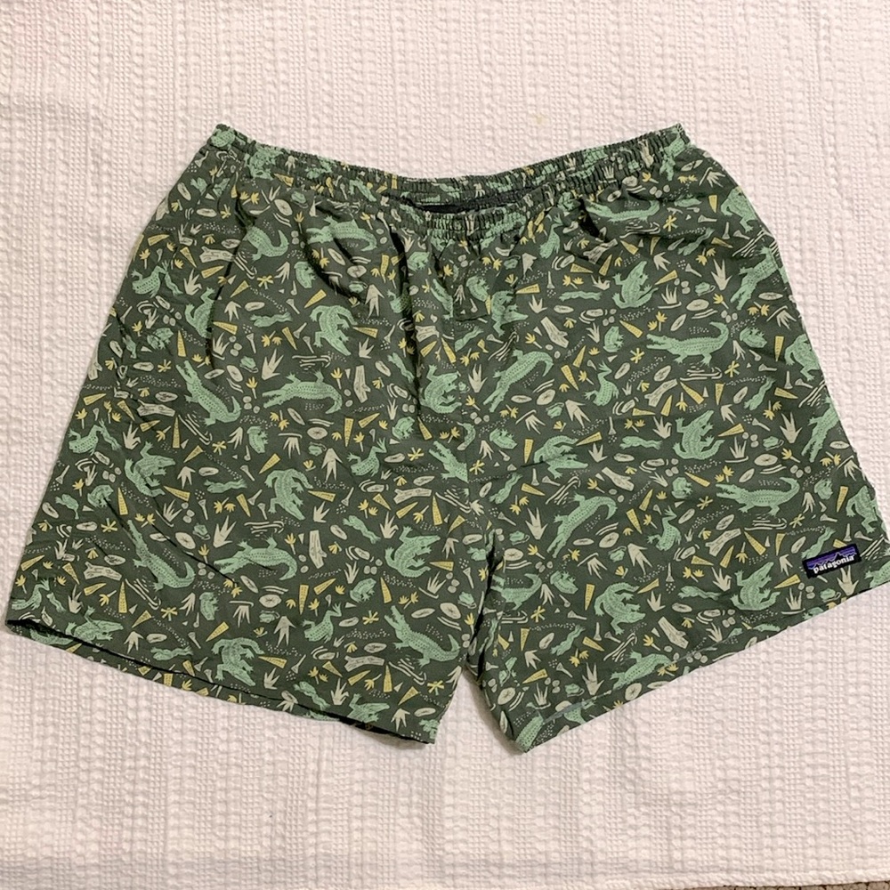Patagonia Swim Shorts Trunks Green Alligator Crocodile Print Unlined Baggies